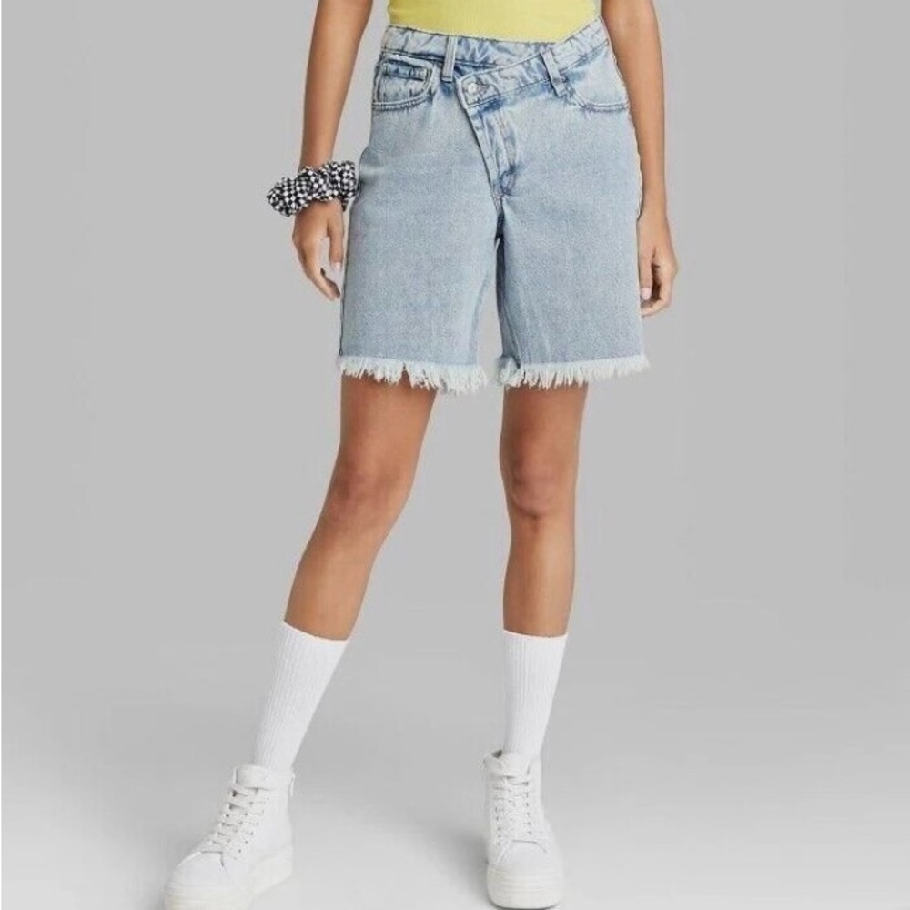NWT Wild Fable Women’s 
Crossover High Rise Bermuda
Jean Shorts Raw Hem Sz 14